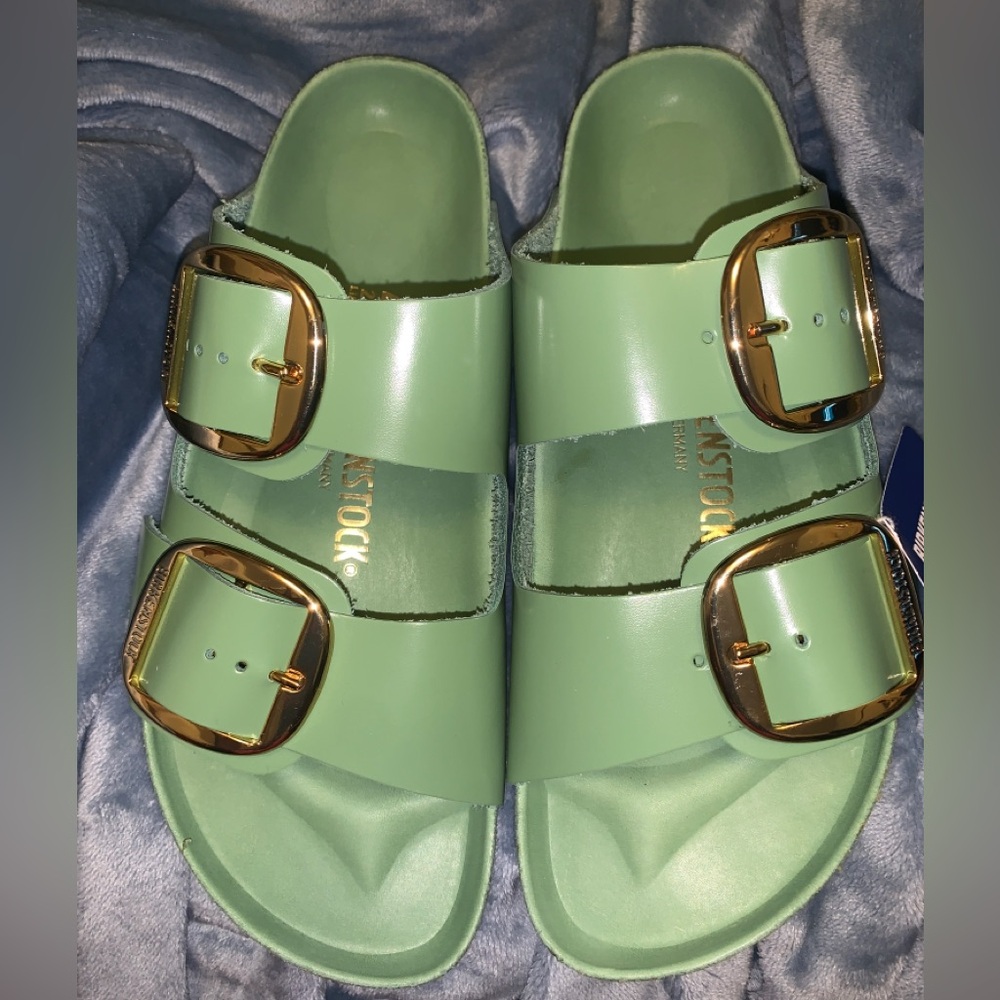 BIRKENSTOCK WOMEN’S ARIZONA BIG BUCKLE HI-SHINE SANDALS